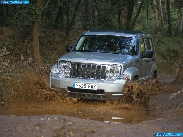 2008 Jeep Cherokee - фотография 14 из 27