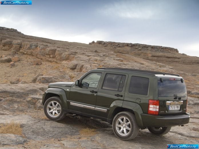 2008 Jeep Cherokee - фотография 19 из 27