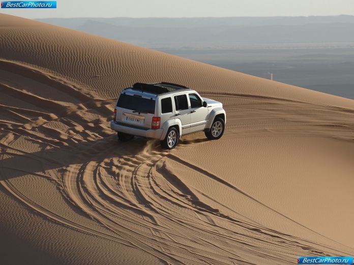 2008 Jeep Cherokee - фотография 22 из 27