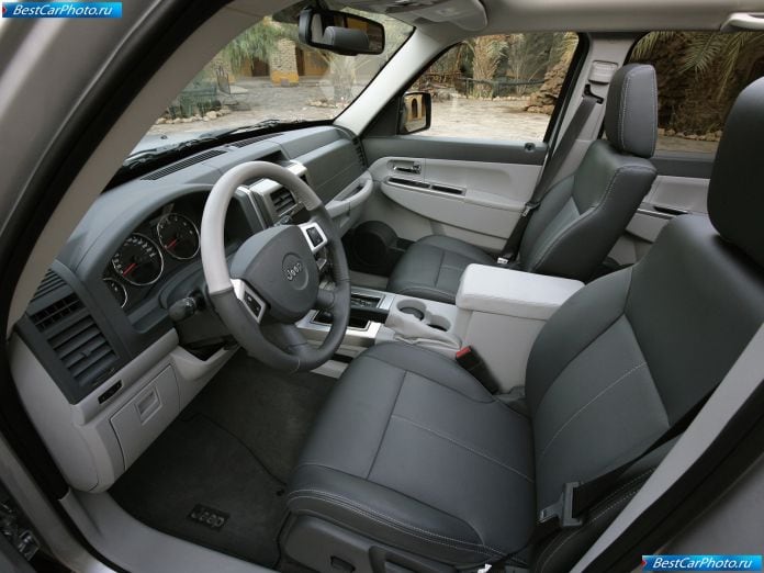 2008 Jeep Cherokee - фотография 24 из 27