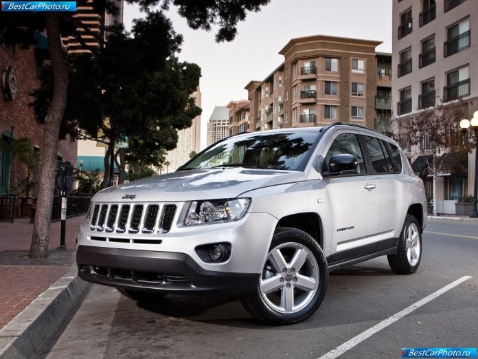 2011 Jeep Compass - фотография 3 из 53