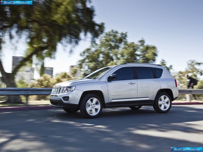 2011 Jeep Compass - фотография 19 из 53