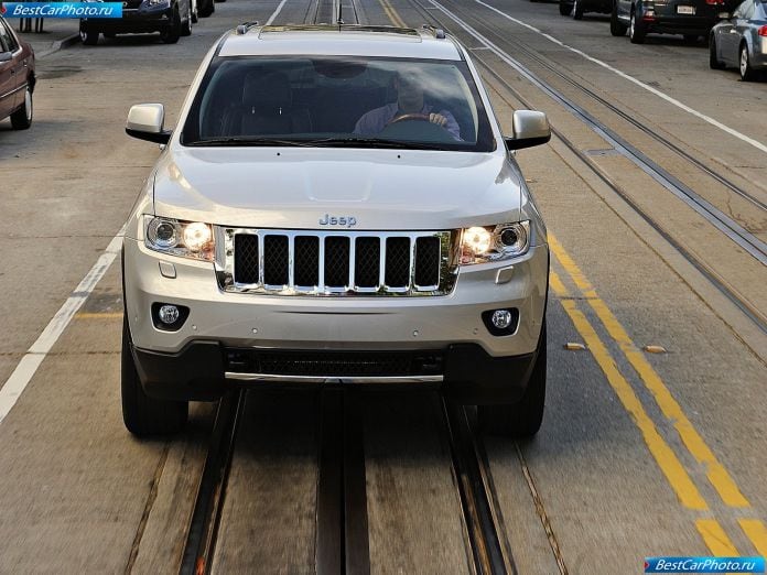 2011 Jeep Grand Cherokee - фотография 32 из 88