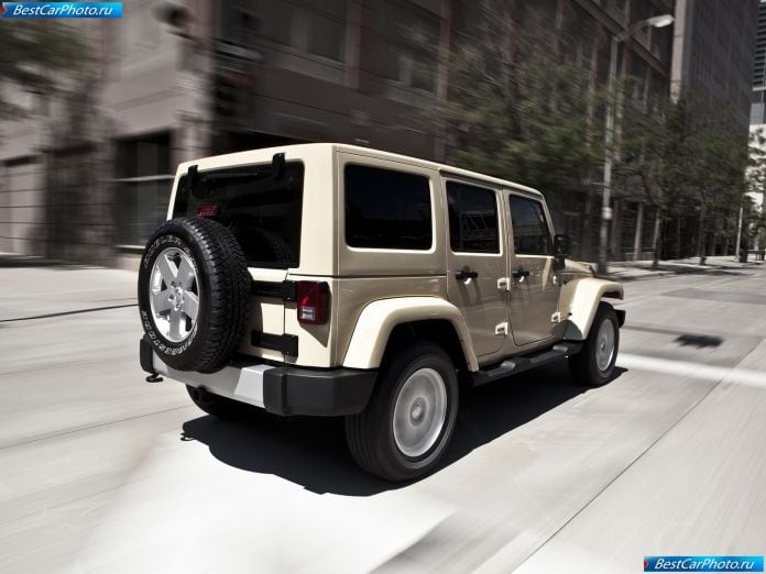2011 Jeep Wrangler - фотография 12 из 27