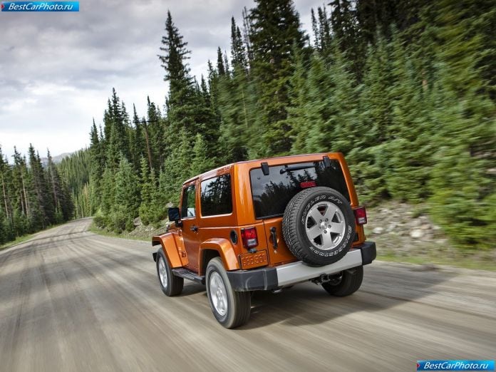 2011 Jeep Wrangler - фотография 16 из 27