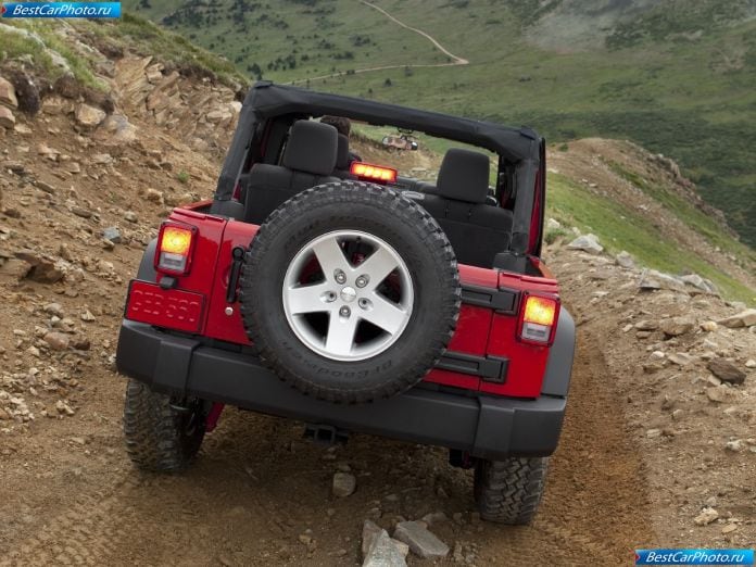 2011 Jeep Wrangler - фотография 17 из 27