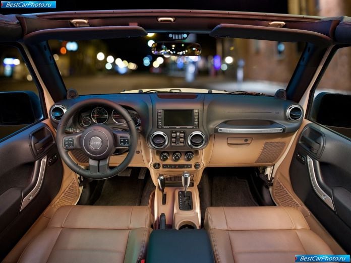 2011 Jeep Wrangler - фотография 23 из 27