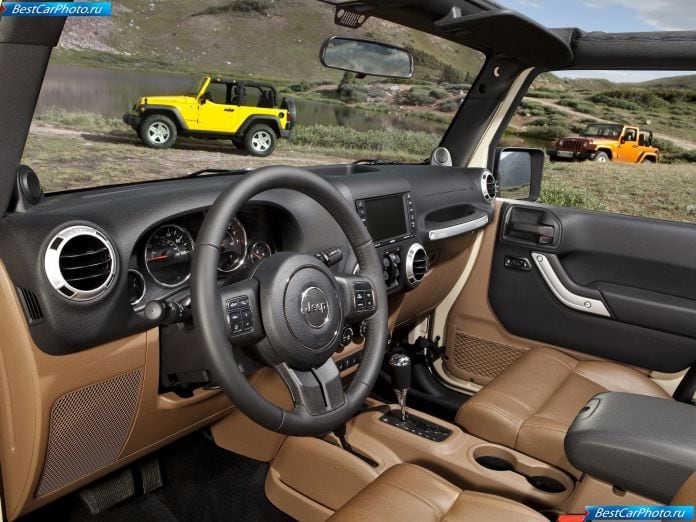 2011 Jeep Wrangler - фотография 25 из 27