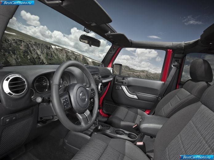 2011 Jeep Wrangler - фотография 26 из 27