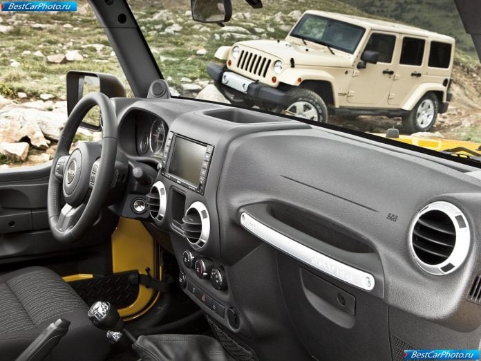2011 Jeep Wrangler - фотография 27 из 27