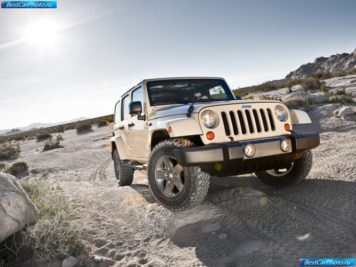 2011 Jeep Wrangler Mojave - фотография 1 из 27