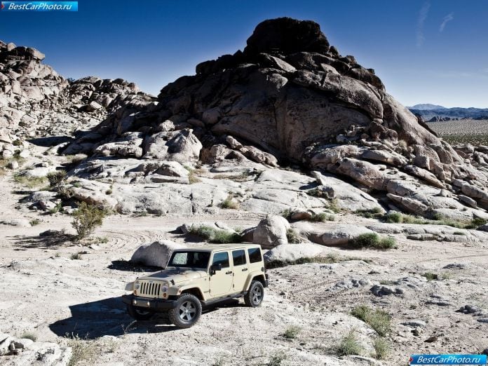 2011 Jeep Wrangler Mojave - фотография 10 из 27
