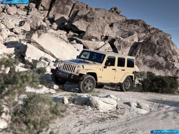 2011 Jeep Wrangler Mojave - фотография 11 из 27