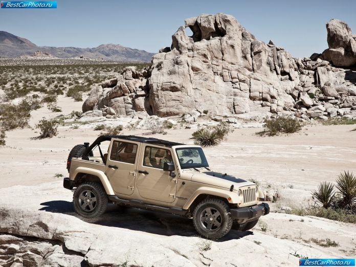 2011 Jeep Wrangler Mojave - фотография 12 из 27