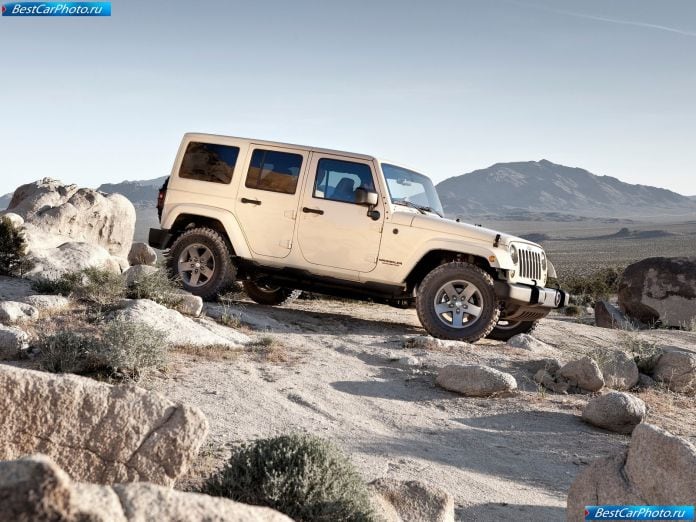 2011 Jeep Wrangler Mojave - фотография 15 из 27