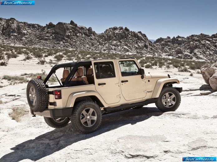 2011 Jeep Wrangler Mojave - фотография 19 из 27