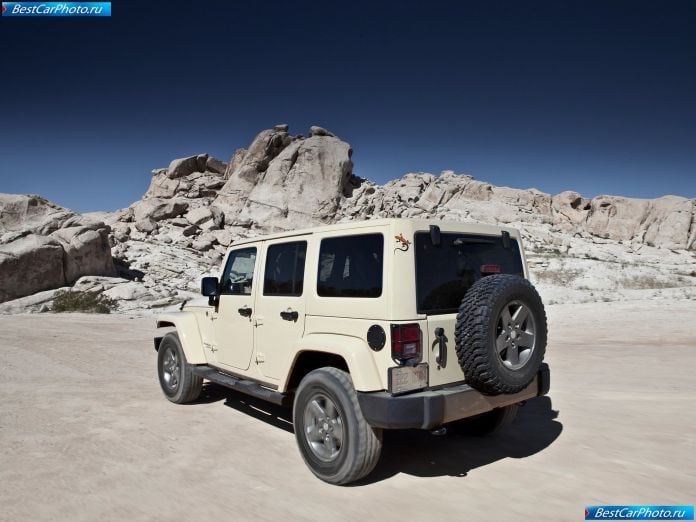 2011 Jeep Wrangler Mojave - фотография 20 из 27