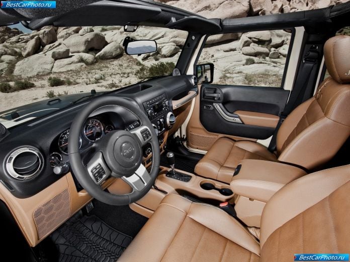2011 Jeep Wrangler Mojave - фотография 22 из 27