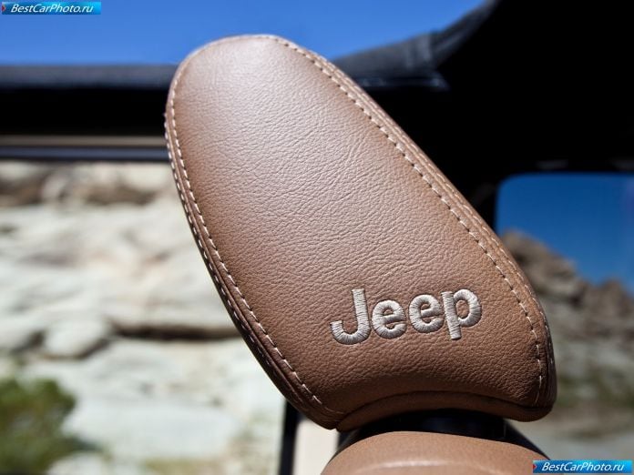 2011 Jeep Wrangler Mojave - фотография 23 из 27