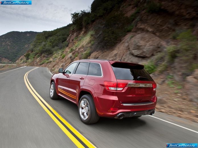 2012 Jeep Grand Cherokee Srt8 - фотография 15 из 33
