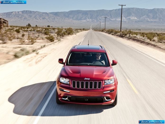 2012 Jeep Grand Cherokee Srt8 - фотография 18 из 33