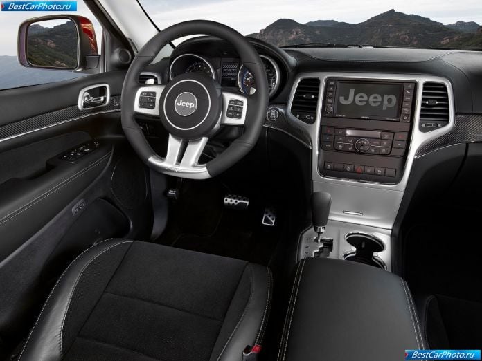 2012 Jeep Grand Cherokee Srt8 - фотография 22 из 33