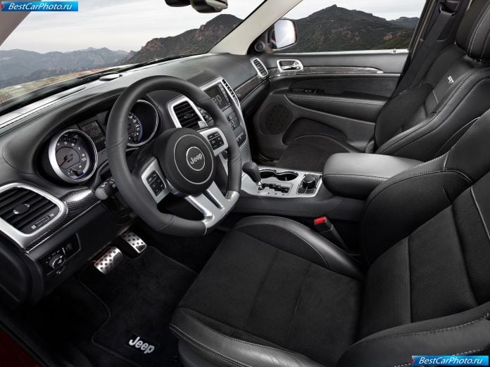 2012 Jeep Grand Cherokee Srt8 - фотография 23 из 33