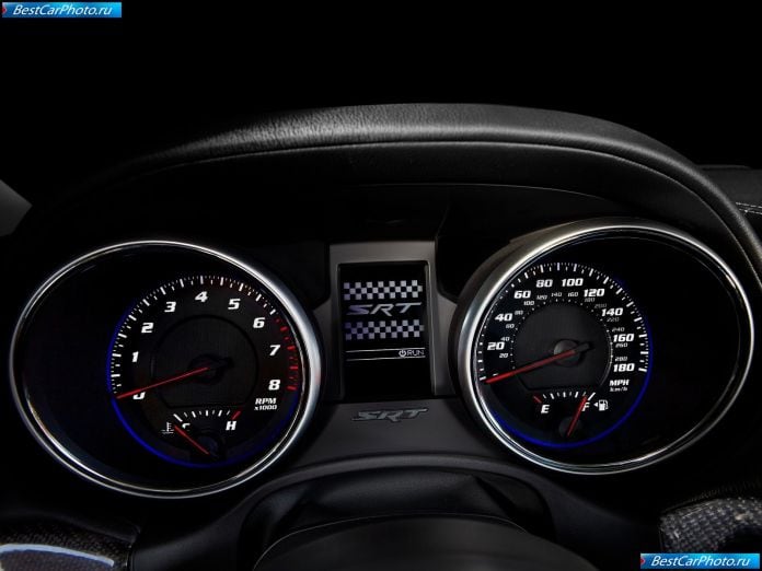 2012 Jeep Grand Cherokee Srt8 - фотография 25 из 33