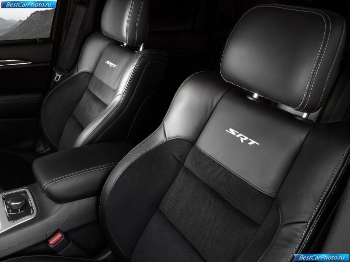 2012 Jeep Grand Cherokee Srt8 - фотография 26 из 33