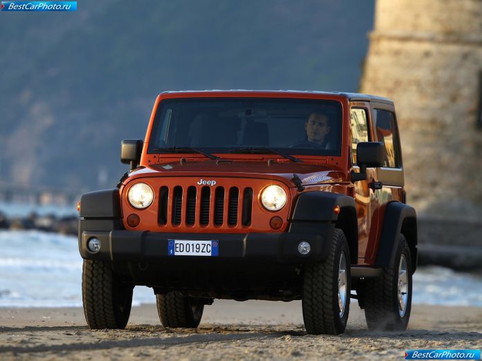 2012 Jeep Wrangler - фотография 15 из 63