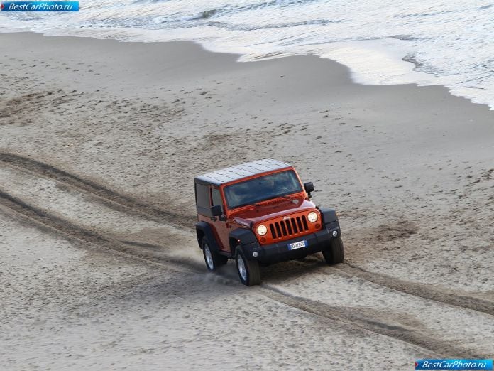 2012 Jeep Wrangler - фотография 33 из 63