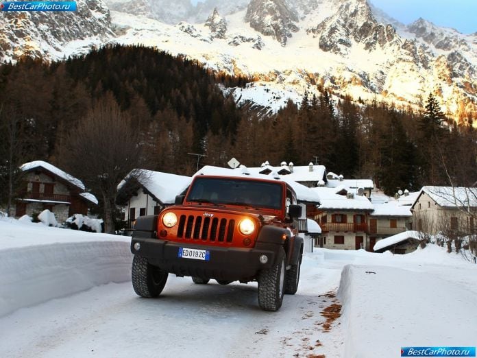2012 Jeep Wrangler - фотография 34 из 63