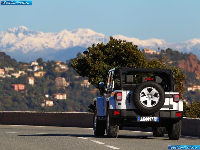 2012 Jeep Wrangler - фотография 54 из 63