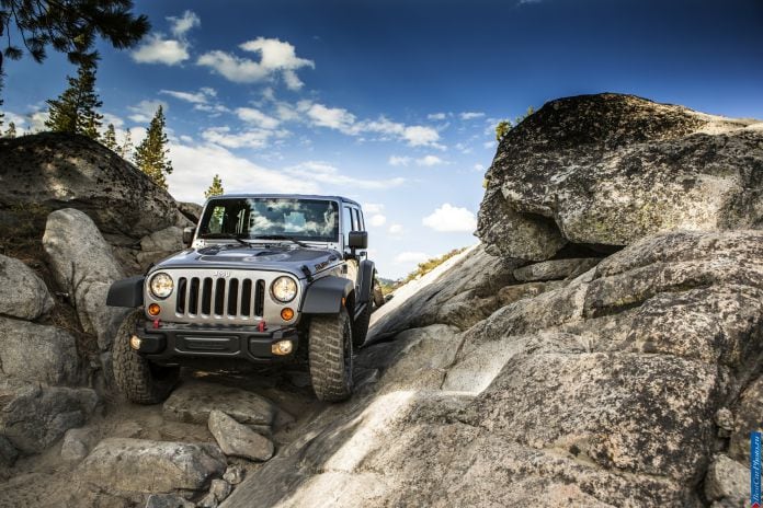 2013 Jeep Wrangler Rubicon 10th Anniversary - фотография 12 из 20