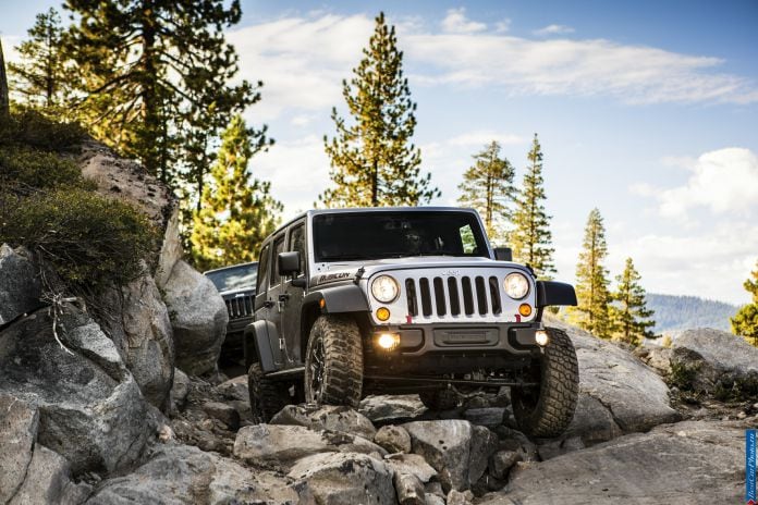 2013 Jeep Wrangler Rubicon 10th Anniversary - фотография 15 из 20