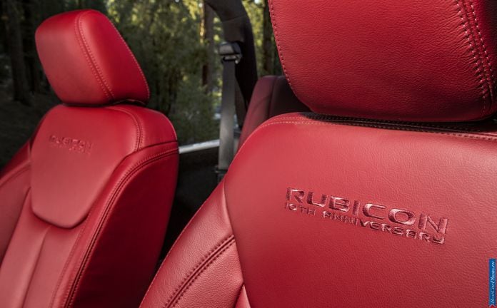 2013 Jeep Wrangler Rubicon 10th Anniversary - фотография 19 из 20