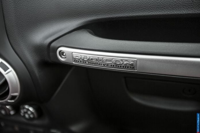 2013 Jeep Wrangler Rubicon 10th Anniversary - фотография 20 из 20