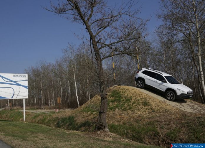 2014 Jeep Cherokee EU-Version - фотография 33 из 101