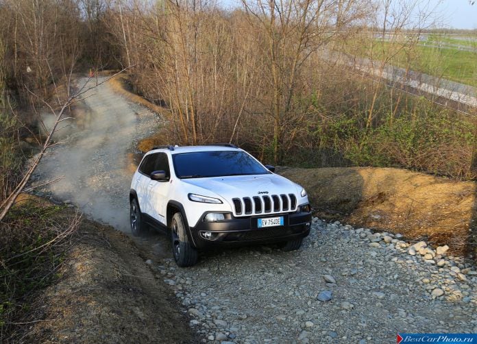 2014 Jeep Cherokee EU-Version - фотография 34 из 101