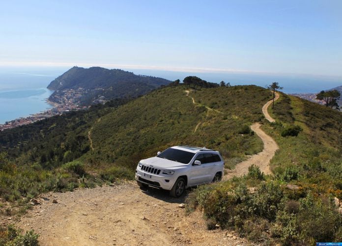 2014 Jeep Grand Cherokee EU-version - фотография 31 из 117