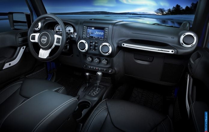 2014 Jeep Wrangler Polar - фотография 15 из 20