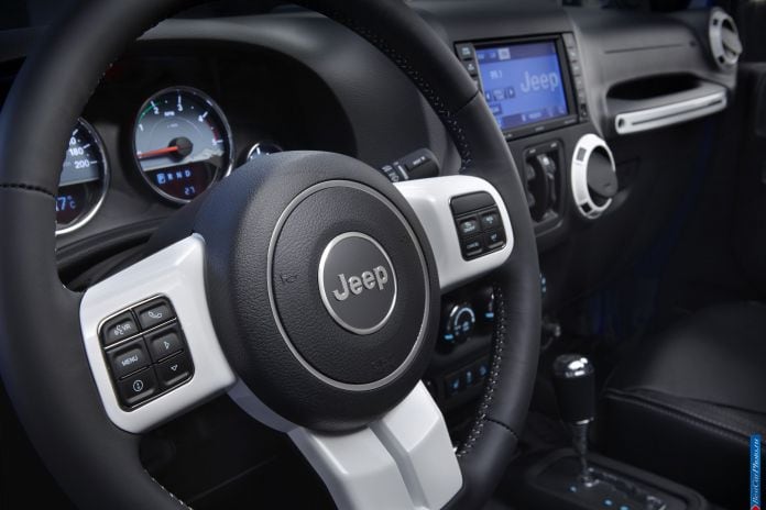 2014 Jeep Wrangler Polar - фотография 16 из 20