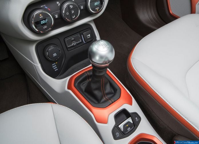 2015 Jeep Renegade - фотография 74 из 99