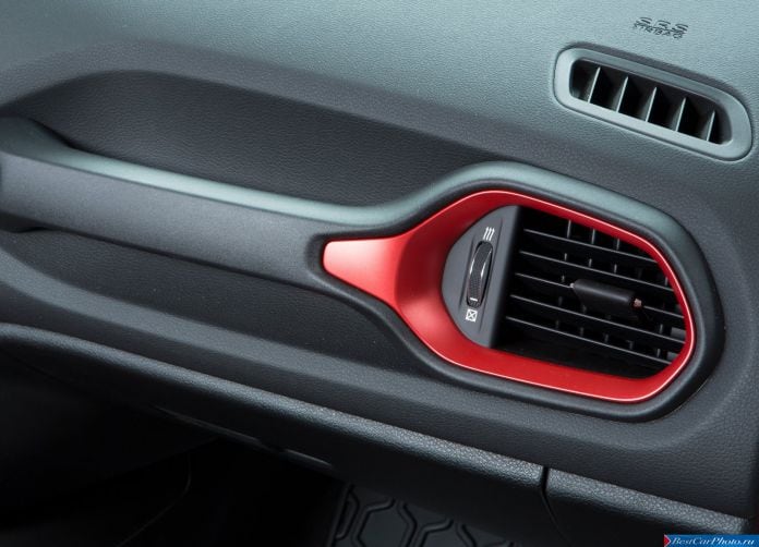 2015 Jeep Renegade - фотография 82 из 99