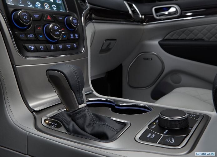 2017 Jeep Grand Cherokee Summit - фотография 14 из 20