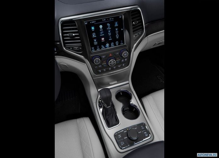 2017 Jeep Grand Cherokee Summit - фотография 17 из 20