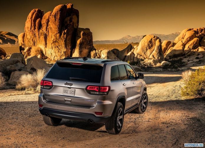 2017 Jeep Grand Cherokee Trailhawk - фотография 11 из 25