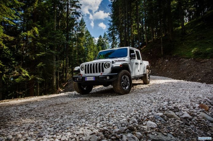 2020 Jeep Gladiator Rubicon EU - фотография 1 из 40 2020 Jeep Gladiator Rubicon EU - фотография 1 из 40