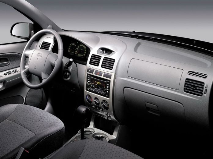2002 Kia Rio Sedan - фотография 4 из 6