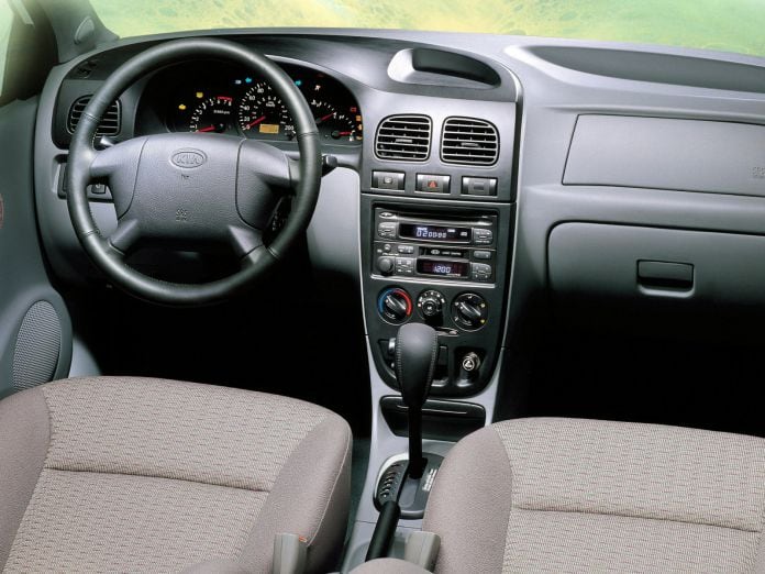 2002 Kia Rio Sedan - фотография 5 из 6